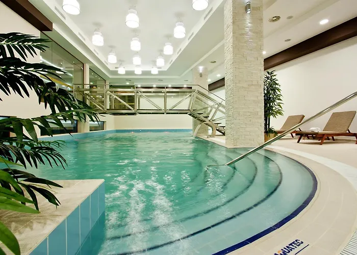 Earth & People Hotel & Spa - Free Parking & Swimming Pool