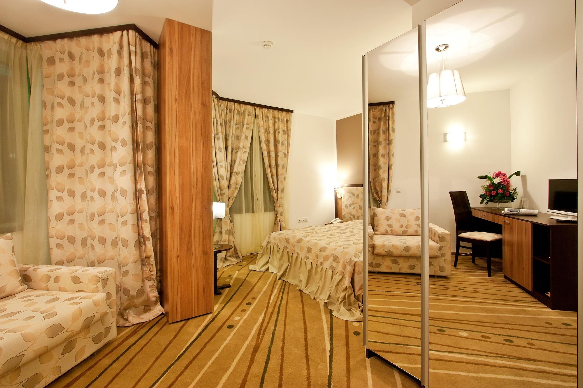 Earth & People & - Free Parking & Swimming Pool 4*