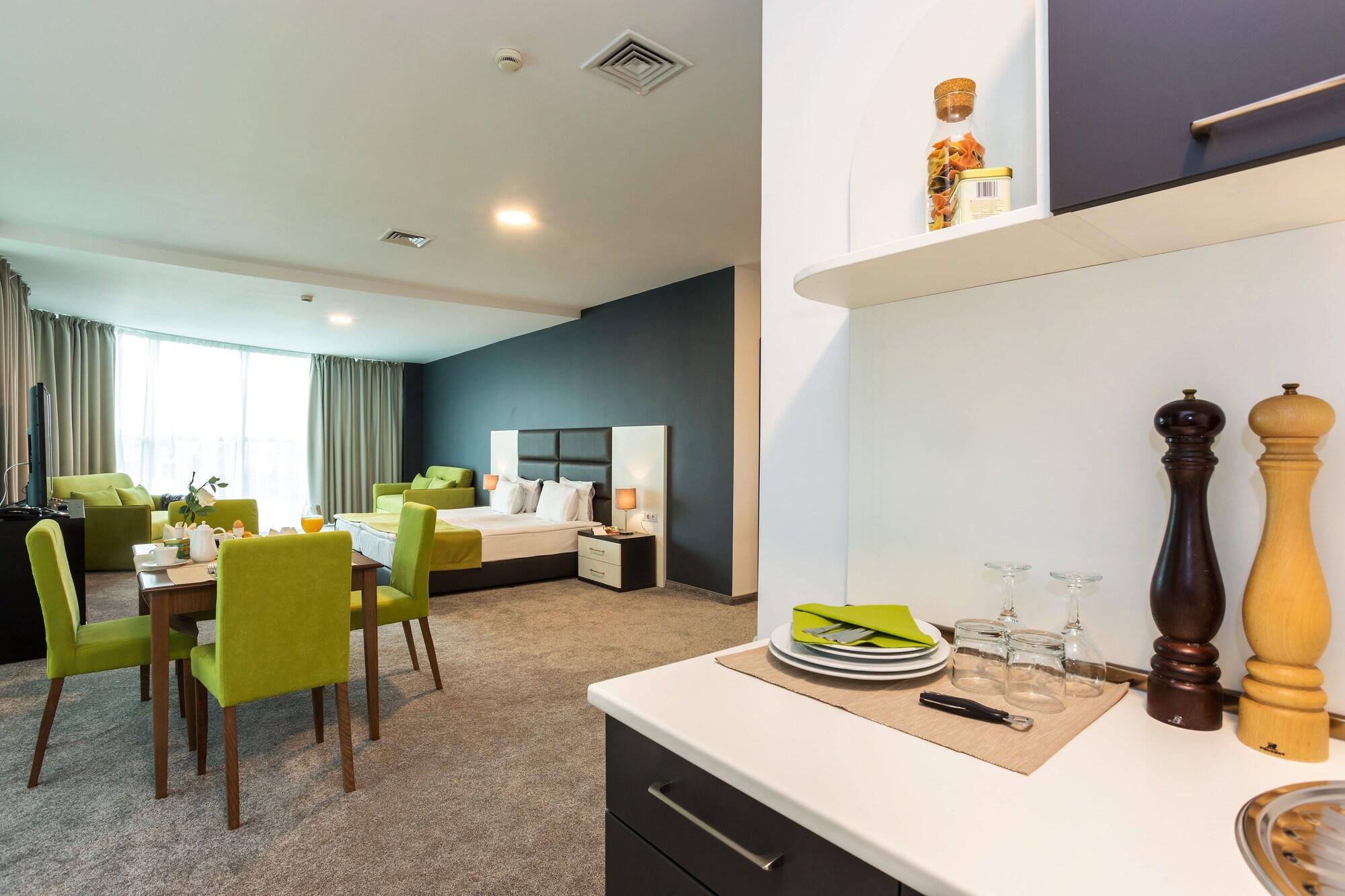 Earth & People & - Free Parking & Swimming Pool Hotel 4*