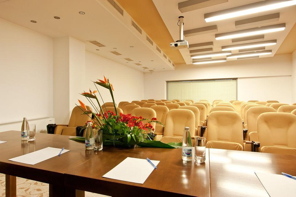 Earth & People & - Free Parking & Swimming Pool Hotel Sofia