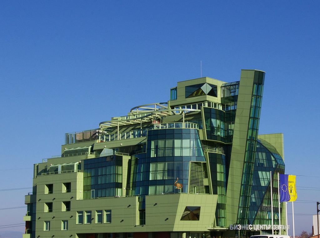 Hotel Earth & People & - Free Parking & Swimming Pool 4*