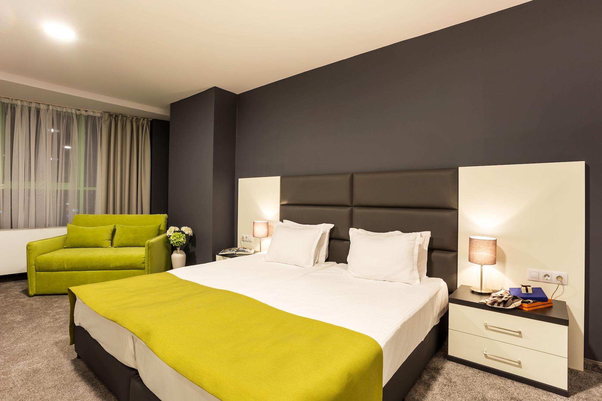 Hotel Earth & People & - Free Parking & Swimming Pool