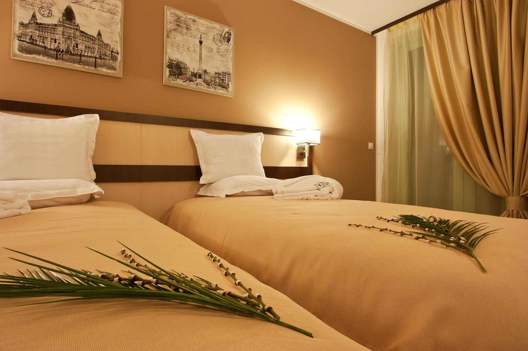 Earth & People & - Free Parking & Swimming Pool Hotel