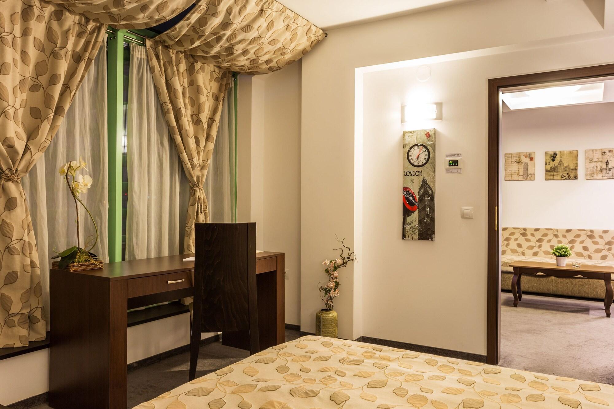 Earth & People & - Free Parking & Swimming Pool Hotel 4*
