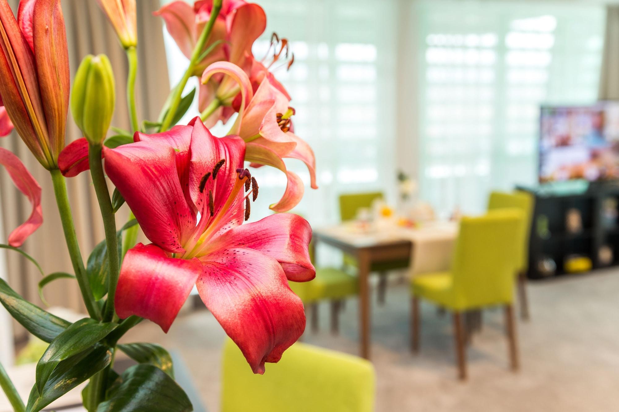 Earth & People & - Free Parking & Swimming Pool 4*
