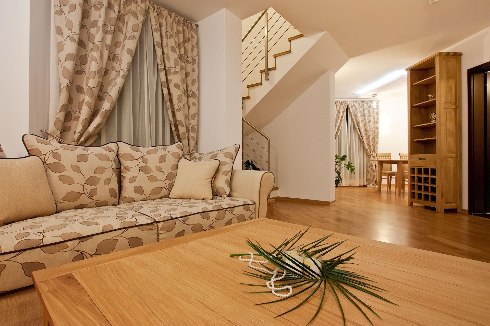 Earth & People & - Free Parking & Swimming Pool 4*
