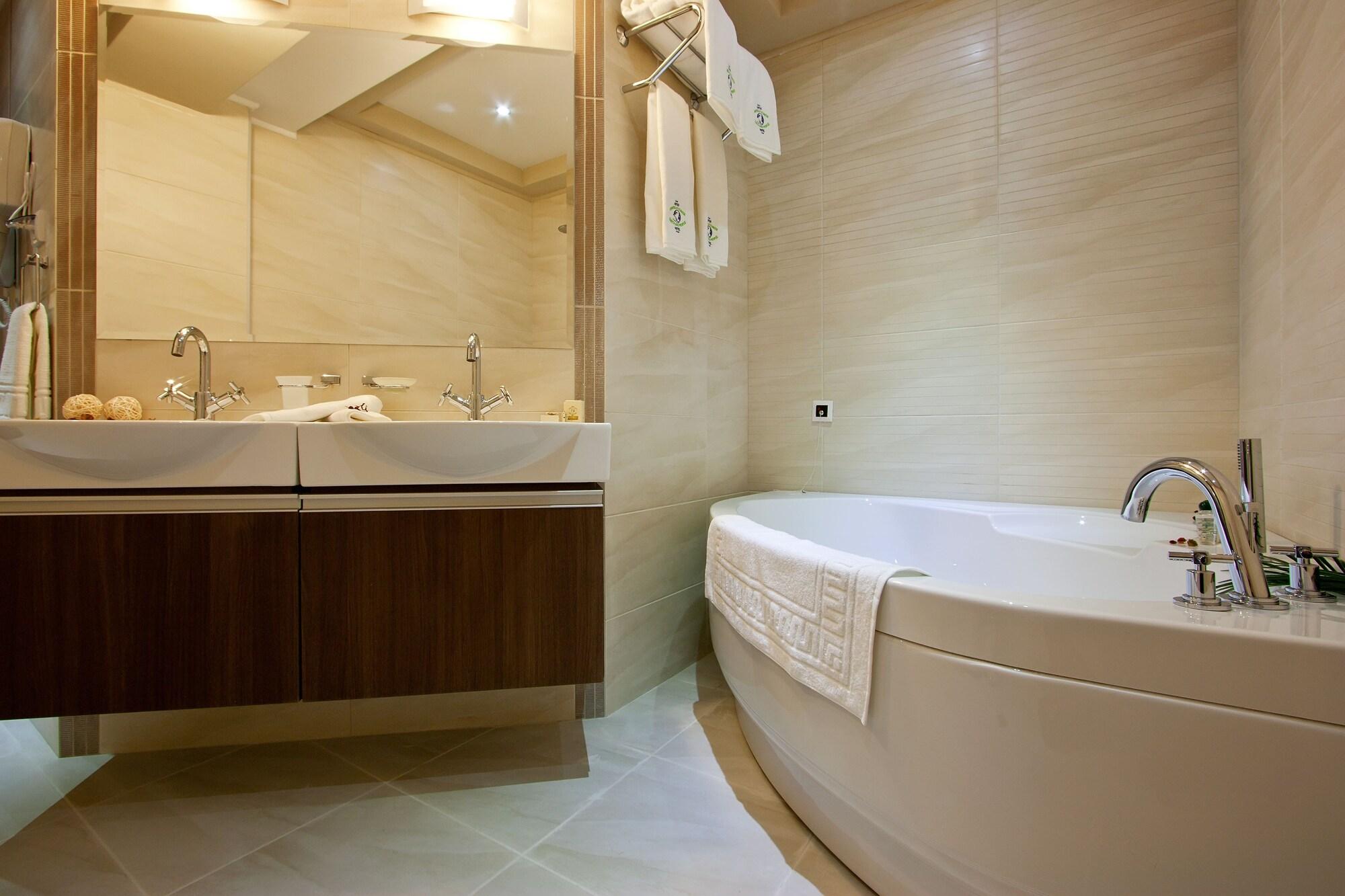 Hotel Earth & People & - Free Parking & Swimming Pool