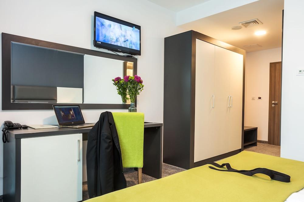 Earth & People & - Free Parking & Swimming Pool 4* Sofia