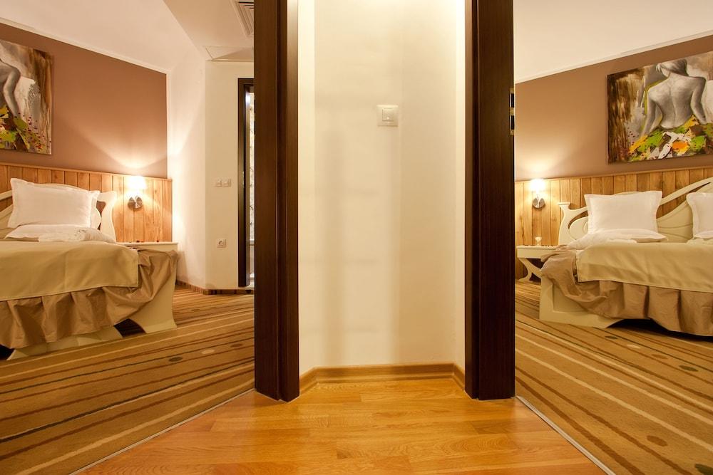 Hotel Earth & People & - Free Parking & Swimming Pool 4*