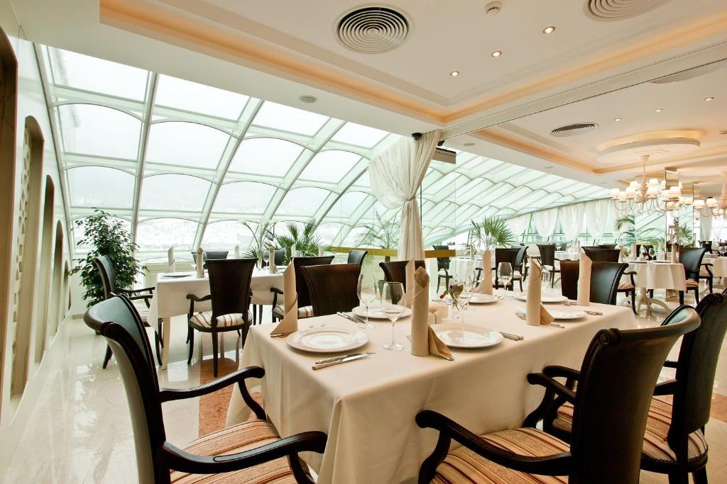 Earth & People & - Free Parking & Swimming Pool 4*