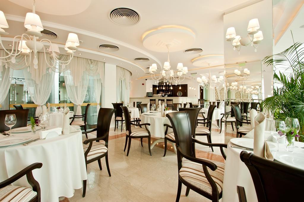 Earth & People & - Free Parking & Swimming Pool Hotel
