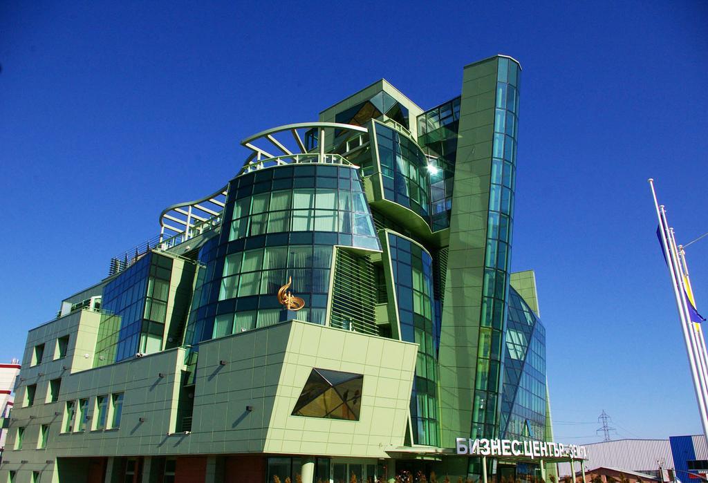 Earth & People & - Free Parking & Swimming Pool Hotel Sofia